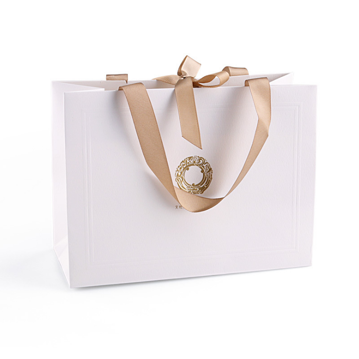 Saco de papel para embalagem de transporte de papelão branco com cabo de fita de luxo personalizado